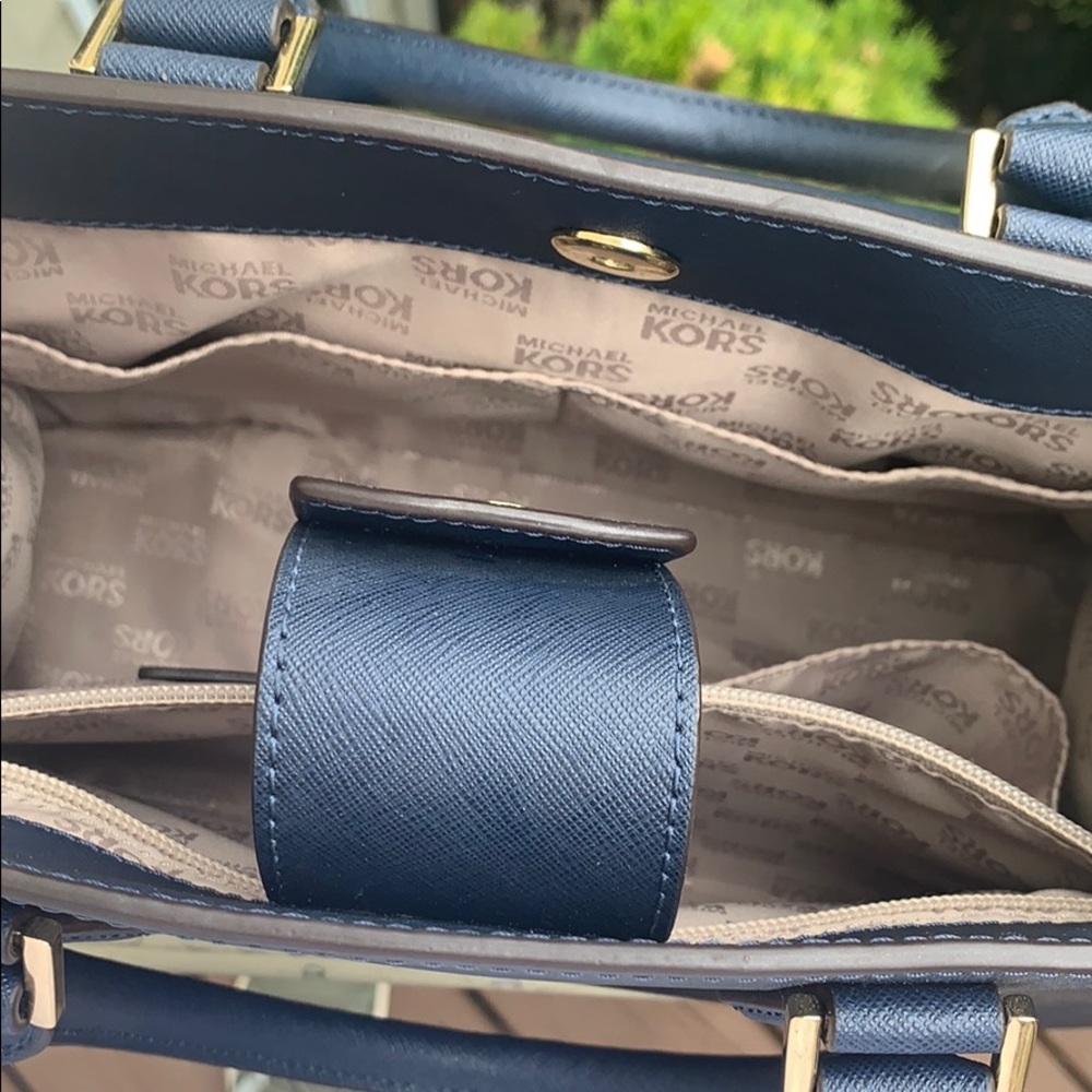 Navy blue Micheal Kors Handbag - Picture 3 of 5
